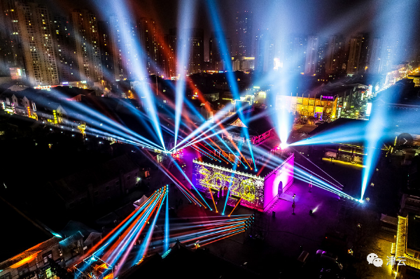天塔上演裸眼3D灯光秀、鼓楼敲响新年钟声 天津跨年活动异彩纷呈