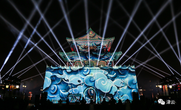 天塔上演裸眼3D灯光秀、鼓楼敲响新年钟声 天津跨年活动异彩纷呈