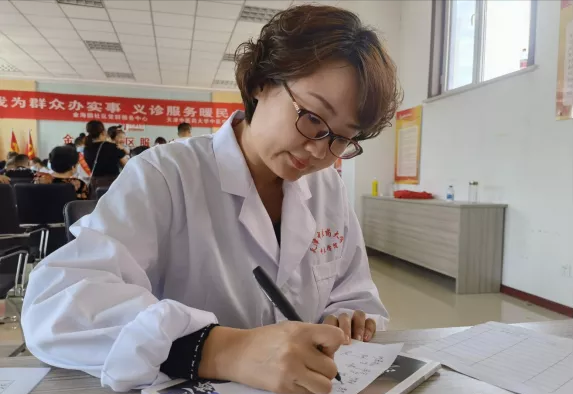 我为群众办实事丨传承岐黄风采 服务社区居民