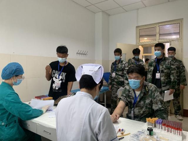 征兵直击!一群热血青年接受祖国“挑选”