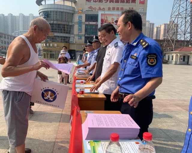 @所有“铲屎官”文明养犬你可千万别掉“链”