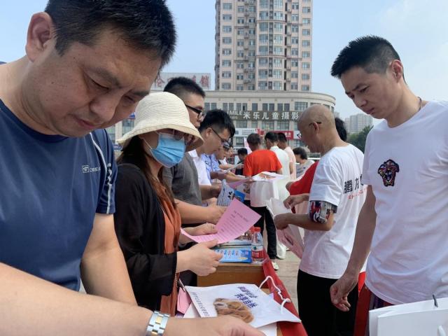 @所有“铲屎官”文明养犬你可千万别掉“链”