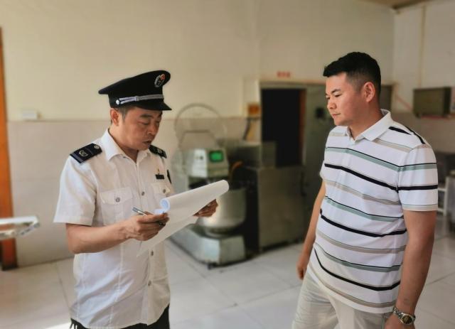 静海榜样丨守护“舌尖上的安全”他坚守成一道“防护墙”