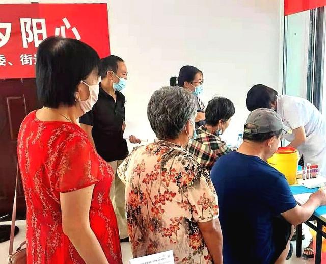 我为群众办实事丨社区家门口免费体检，老人真心点赞