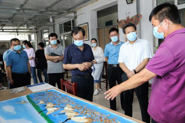 静海区区长金汇江深入宫家屯村调研乡村振兴工作 强化产业支撑 做大做强乡村特色产业
