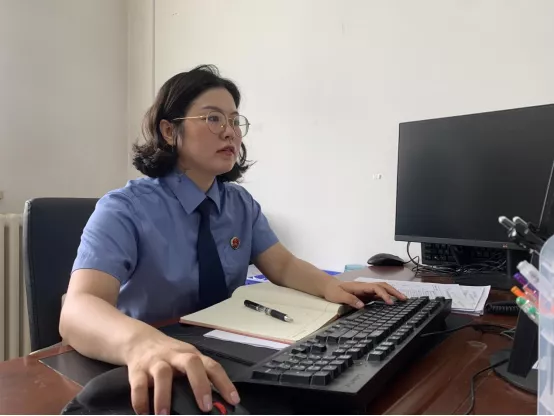 没有法庭上的唇枪舌剑就不精彩?那是你没遇见这个90后“检花”