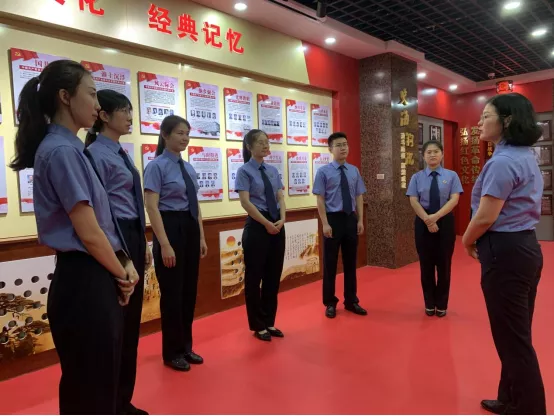 没有法庭上的唇枪舌剑就不精彩?那是你没遇见这个90后“检花”