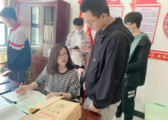 静海融媒记者在镇原丨西部支教的第一个教师节！今天的朋友圈，我想留给TA们……