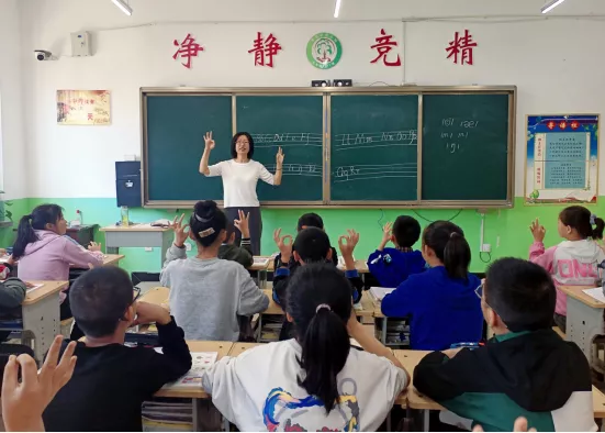 静海融媒记者在镇原丨西部支教的第一个教师节！今天的朋友圈，我想留给TA们……