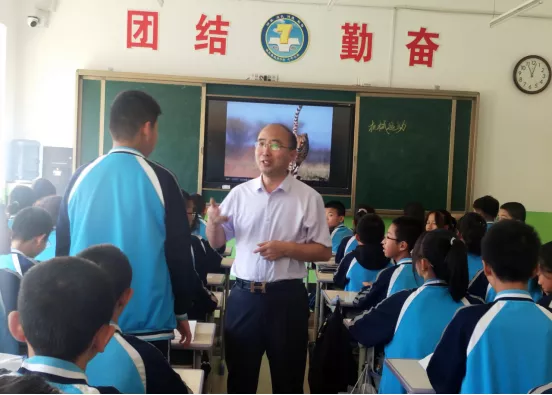 静海融媒记者在镇原丨西部支教的第一个教师节！今天的朋友圈，我想留给TA们……