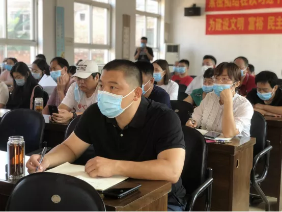 深学悟初心 笃行践使命 学习贯彻“七一”重要讲话精神 |乡音传党音,醒脑提神