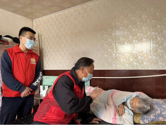 全方位、接地气！“花式”宣传让老年人疫苗接种暖心“到家”