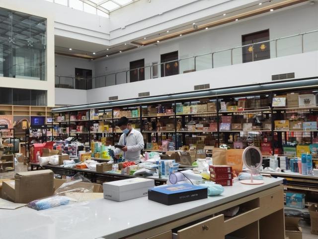 奋进新征程 建功新时代丨六大攻坚战怎么干怎么战：“新新”向荣 经济发展驶入“快车道”