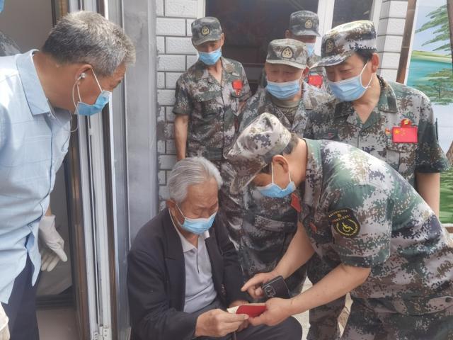 奋进新征程 建功新时代丨这支永不褪色的“橄榄绿”，温情演绎“志愿红”