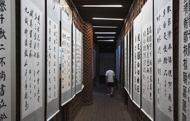 天津市廉洁文化主题楹联书法优秀作品展在静海开幕