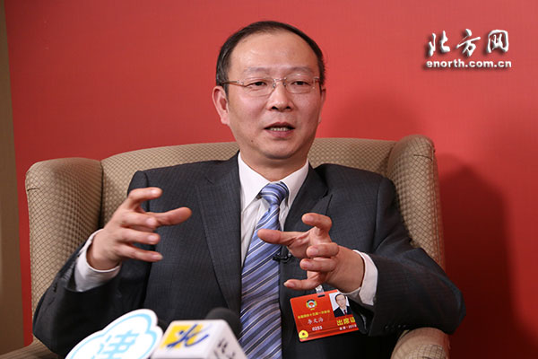 李文海委员:加大对边远农村教育投入 让"冰花男孩"都有学上