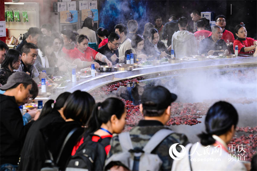 第十届中国(重庆)火锅节开幕 万人同烫火锅