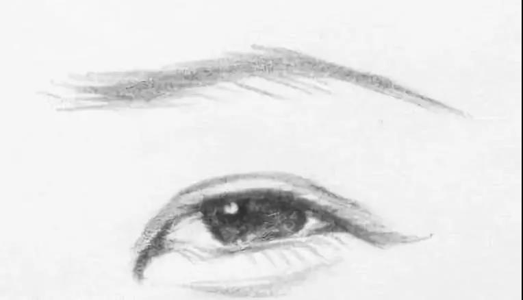 笑起来的时候十分动人~桃花眼顾名思义就是像杏核一样的眼睛,特点是睑