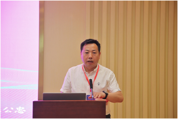 外国语学院副院长马永良主持论坛